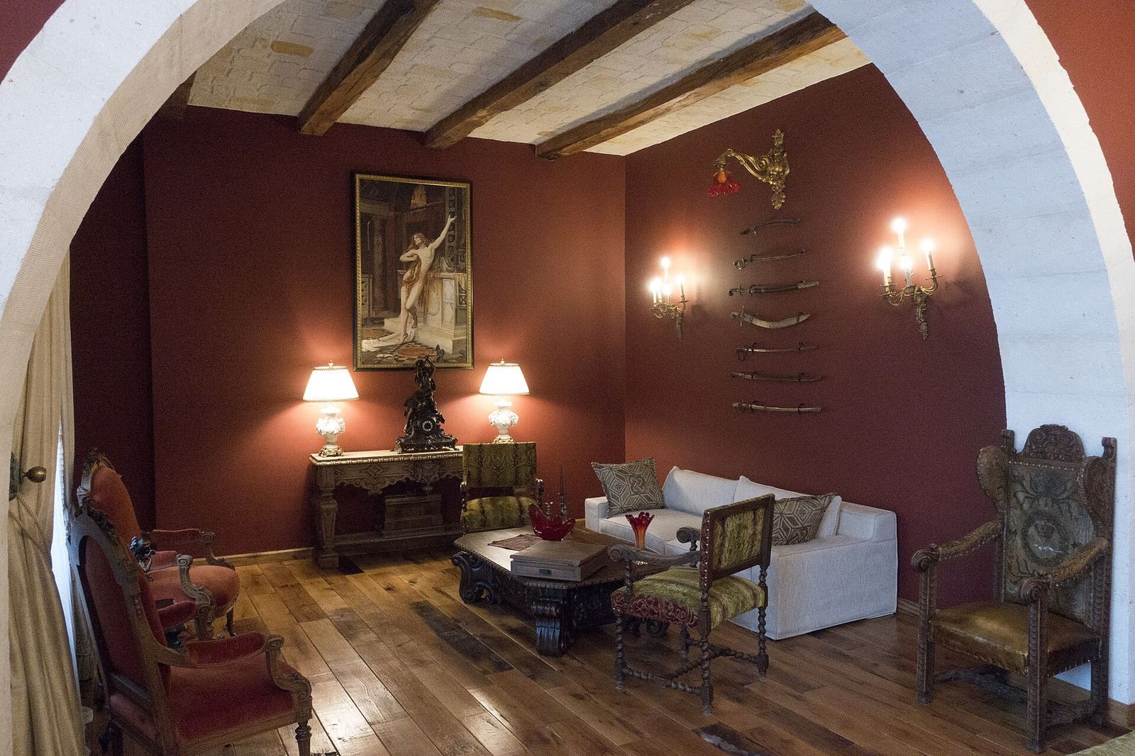 Salon w butikowym hotelu Sacred House w Ürgüp, jednym z hoteli w skale w Kapadocji