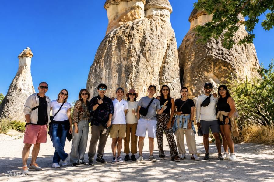 Bajkowe kominy skalne w Paşabağ na czerwonej trasie w Kapadocji